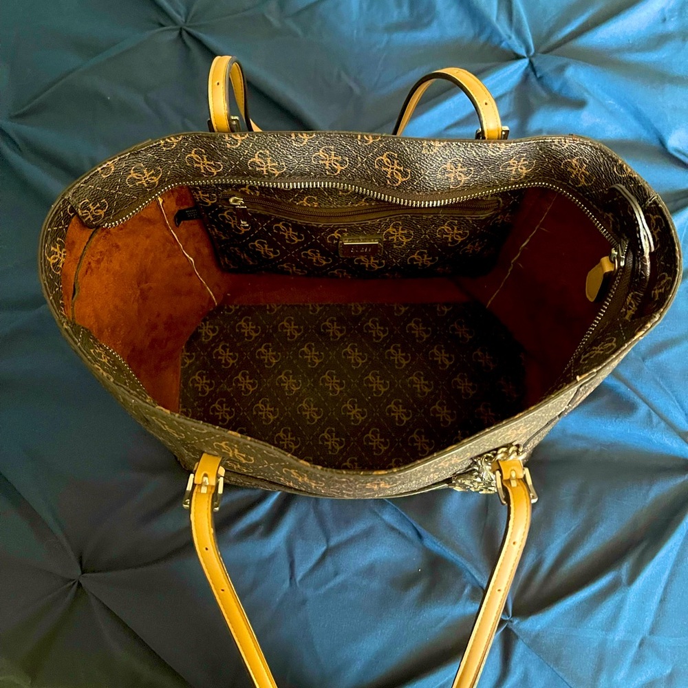 Guess Purse/Wallet - Picture 3 of 12